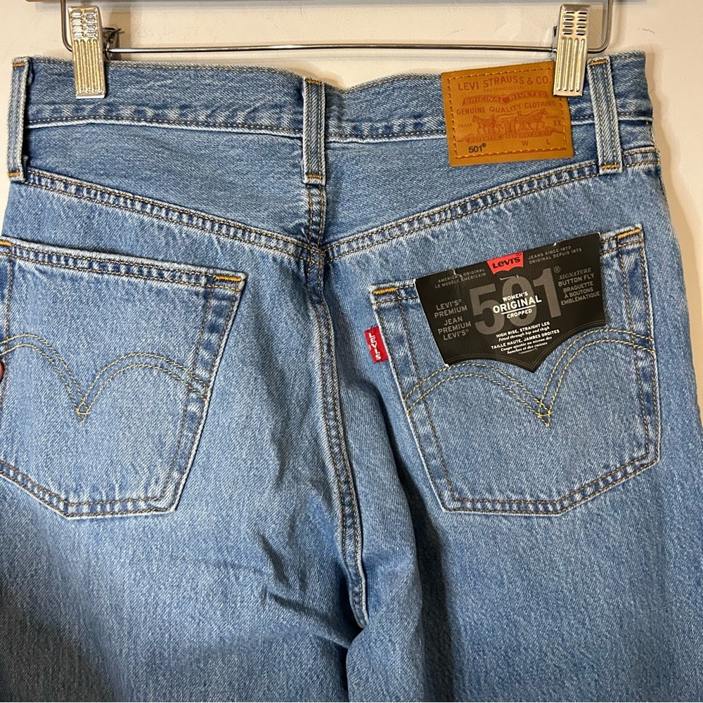 NWT Levi’s 501 Distressed High Rise Cropped Jeans - Picture 7 of 8